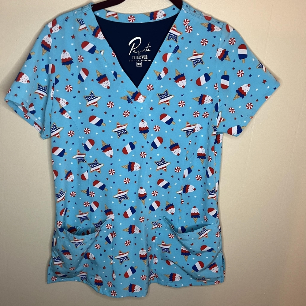 Prints by Maevn XS Red White and Blue Patriotic Ice Pop Ice-cream Scrub Top